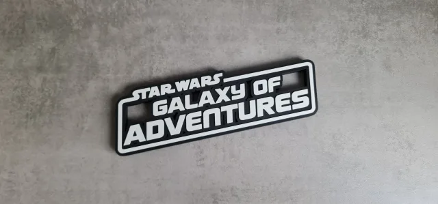 Plaque logo Star Wars Galaxy of Adventures